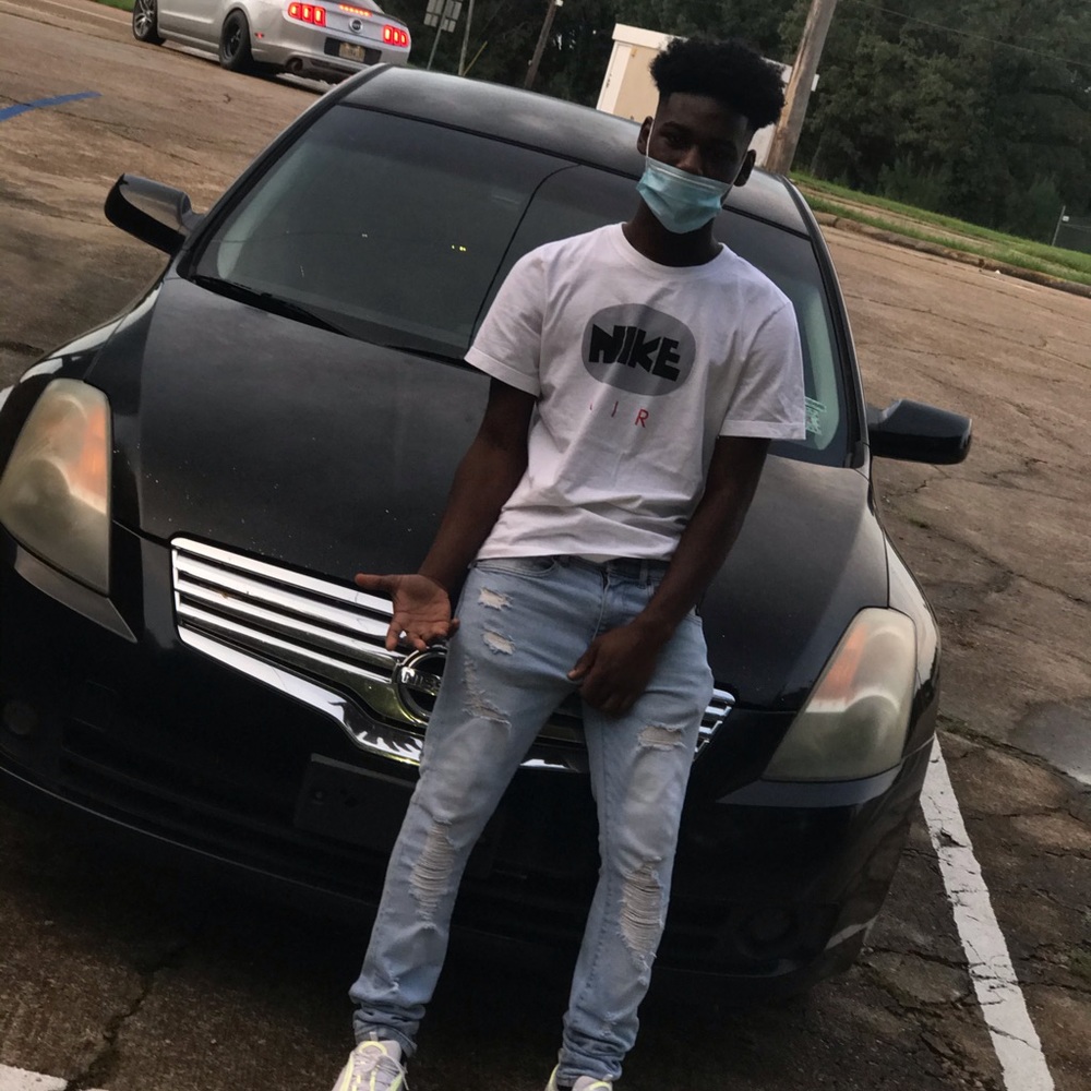 Meet your Posher, Travion